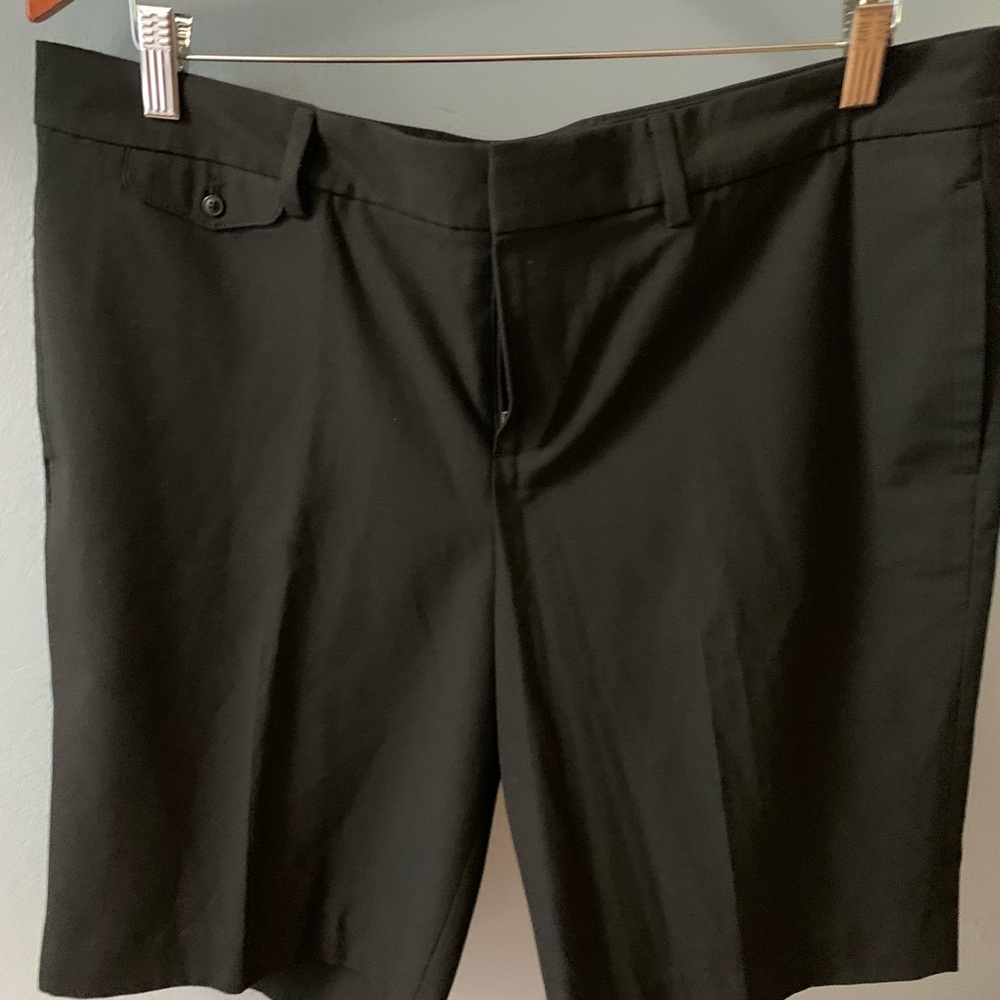 New Bermuda shorts in black from Gap